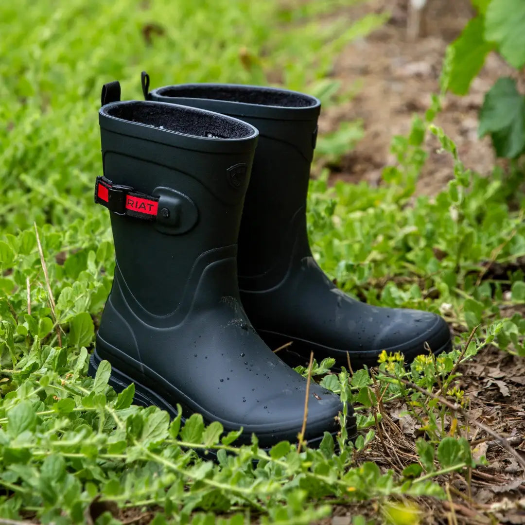 Ariat Kelmarsh Mid Rubber Boots in black with red accents, perfect for country clothing outdoors