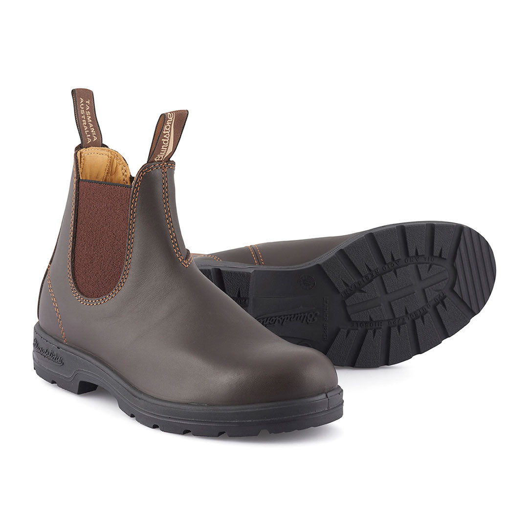 A pair of Blundstone 550 Walnut Brown Chelsea Boots with leather lining and XRD® technology