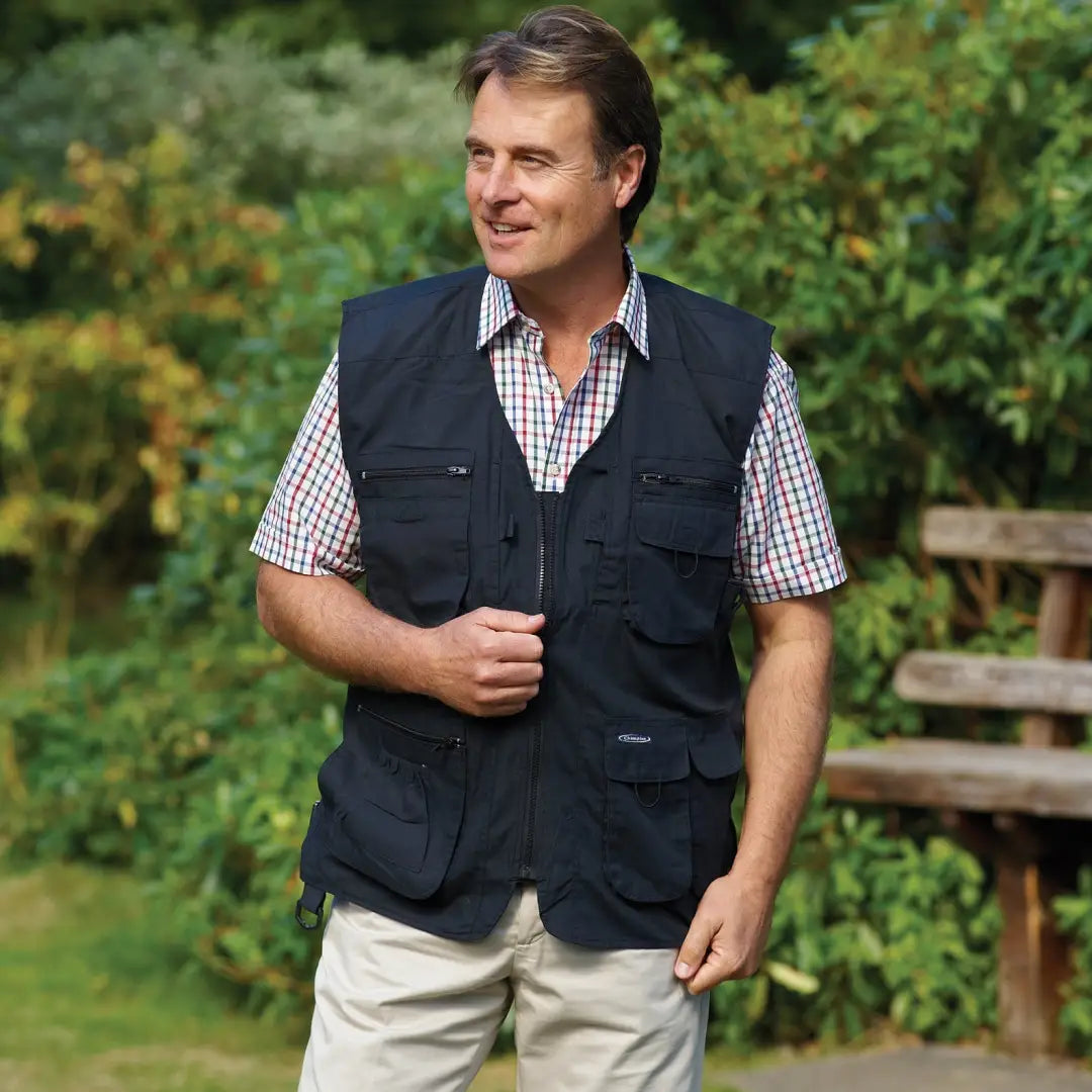 Utility vest with pockets over a checkered shirt featuring the Champion Dale Gilet