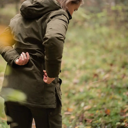 Person in a dark green coat outdoors in the Deerhunter Lady Eagle Winter Jacket