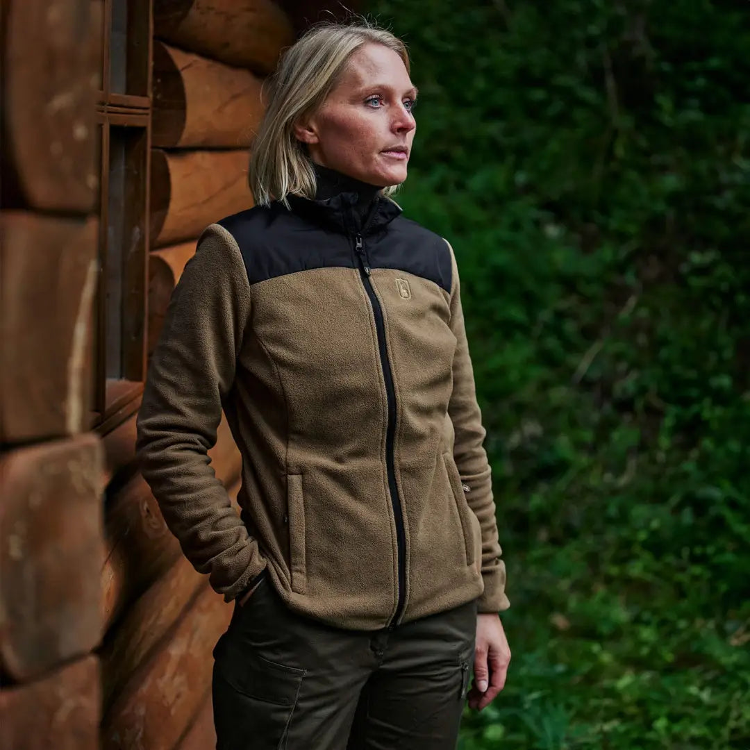 Woman in a two-tone Deerhunter Lady Northward fleece jacket with a high collar