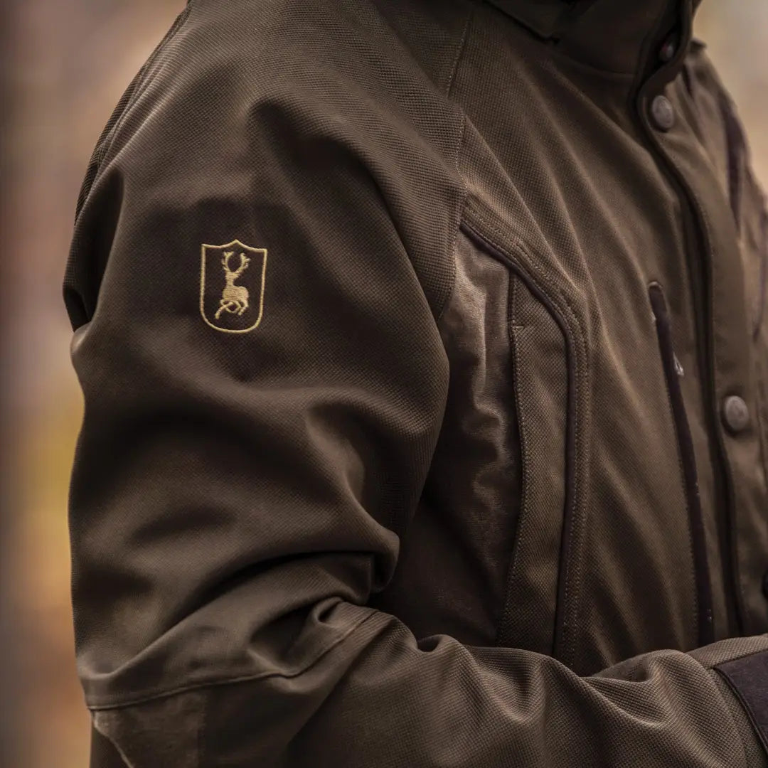 Dark jacket with a shield patch on the sleeve, perfect for Deerhunter Muflon Light style