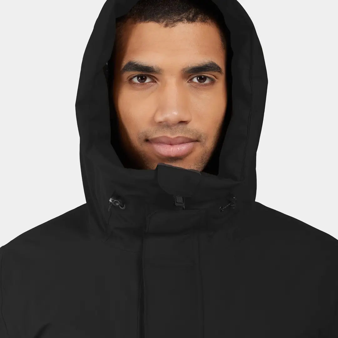 Person in a black hooded jacket, perfect for chilly days in the Didriksons Drew Parka 8