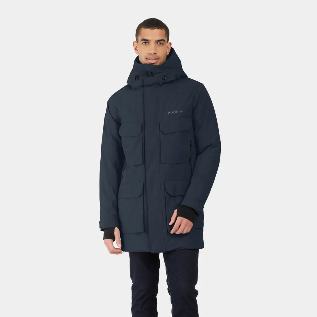 Dark blue Didriksons Drew Parka 8 with high collar and pockets, perfect for winter style