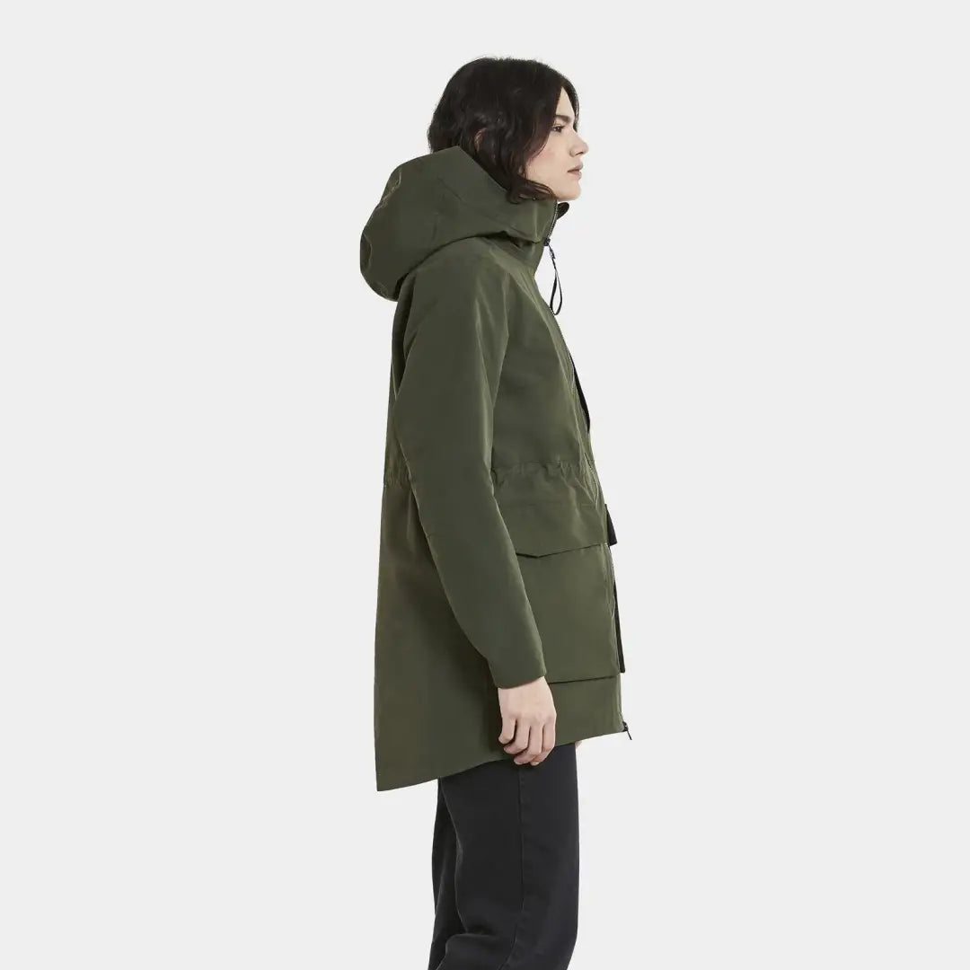 Green Didriksons Lana Womens Parka 2 with zipper closure and big pockets. Perfect for winter!