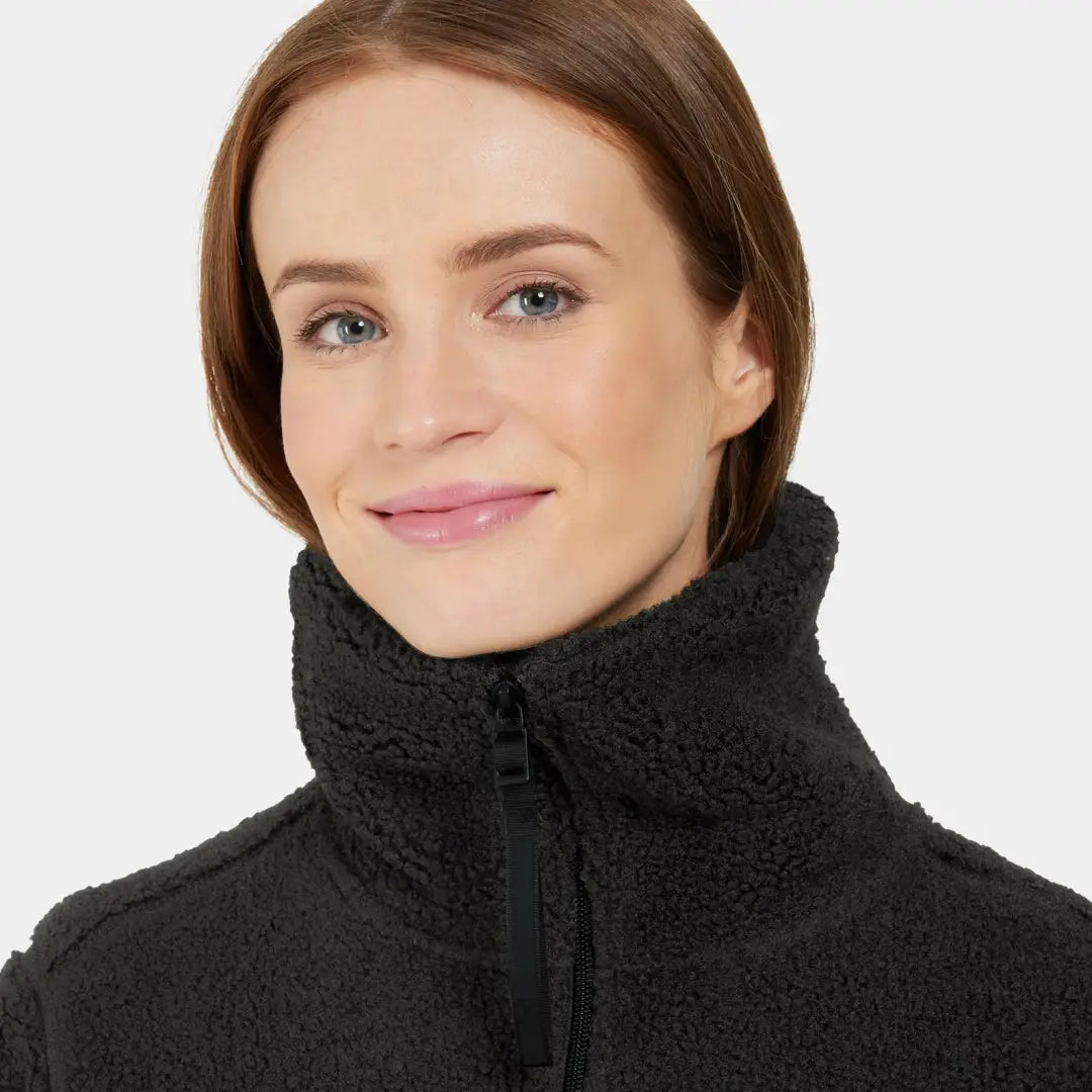 Woman rocking a black high-necked fleece jacket from the Didriksons Marina Half Zip Fleece