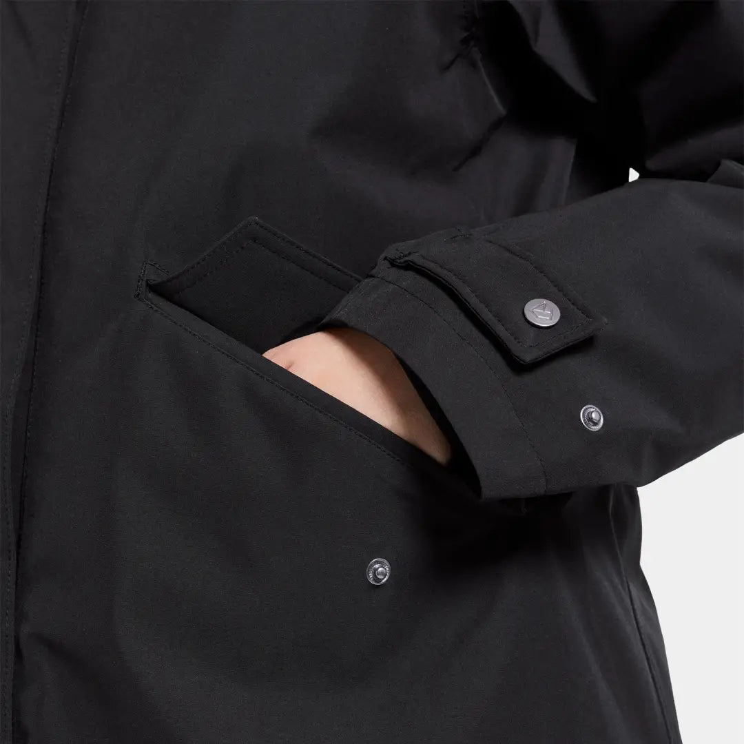 Black jacket with buttons and hand in pocket from Didriksons Mia Long Everyday Parka