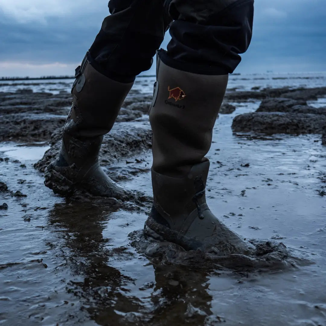 Gateway1 Woodwalker 18’’ 4mm Wellington Boots in muddy water, perfect for outdoor adventures