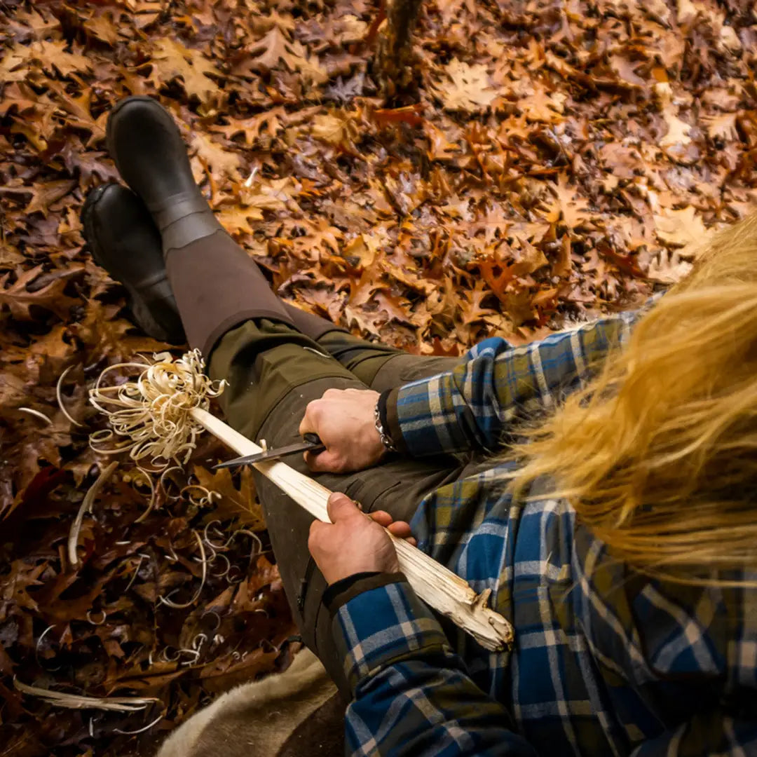 Hands holding dried corn husks with Gateway1 Woodwalker Lady 4mm Wellington Boots