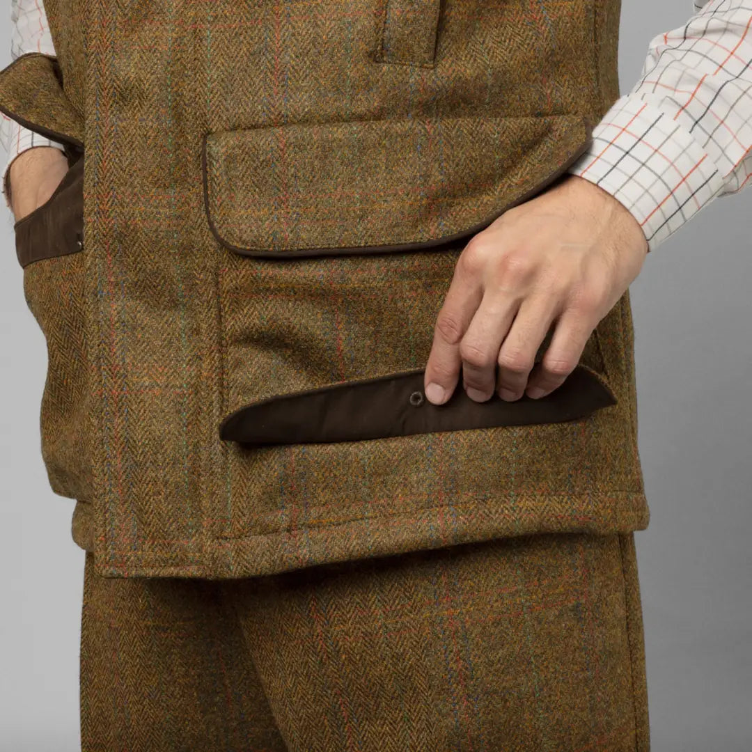 Tweed Härkila Kenmore Waistcoat with multiple pockets and press button closure