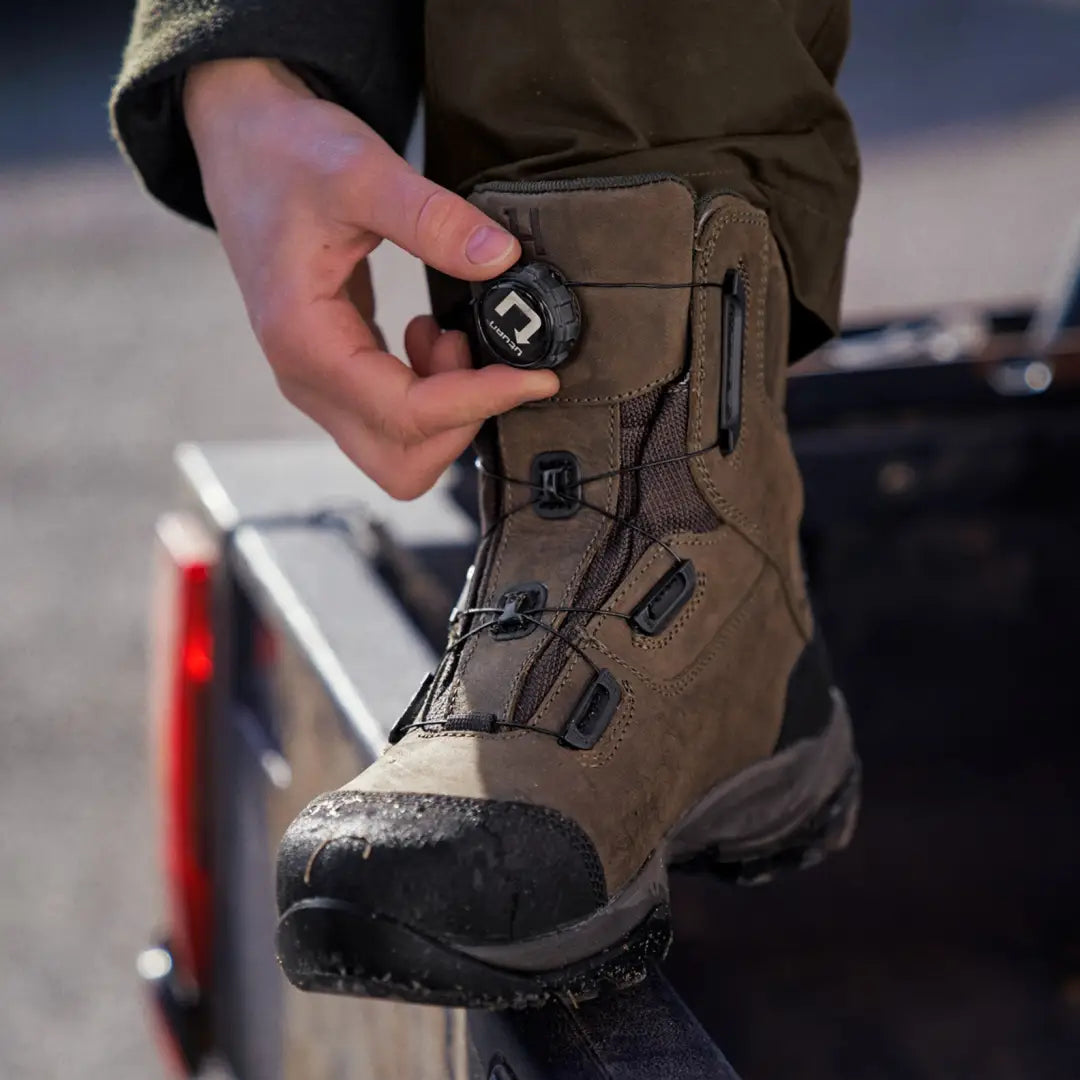 Hand adjusting the user-friendly Uturn lacing on Harkila Reidmar Mid 2.0 GTX Boots