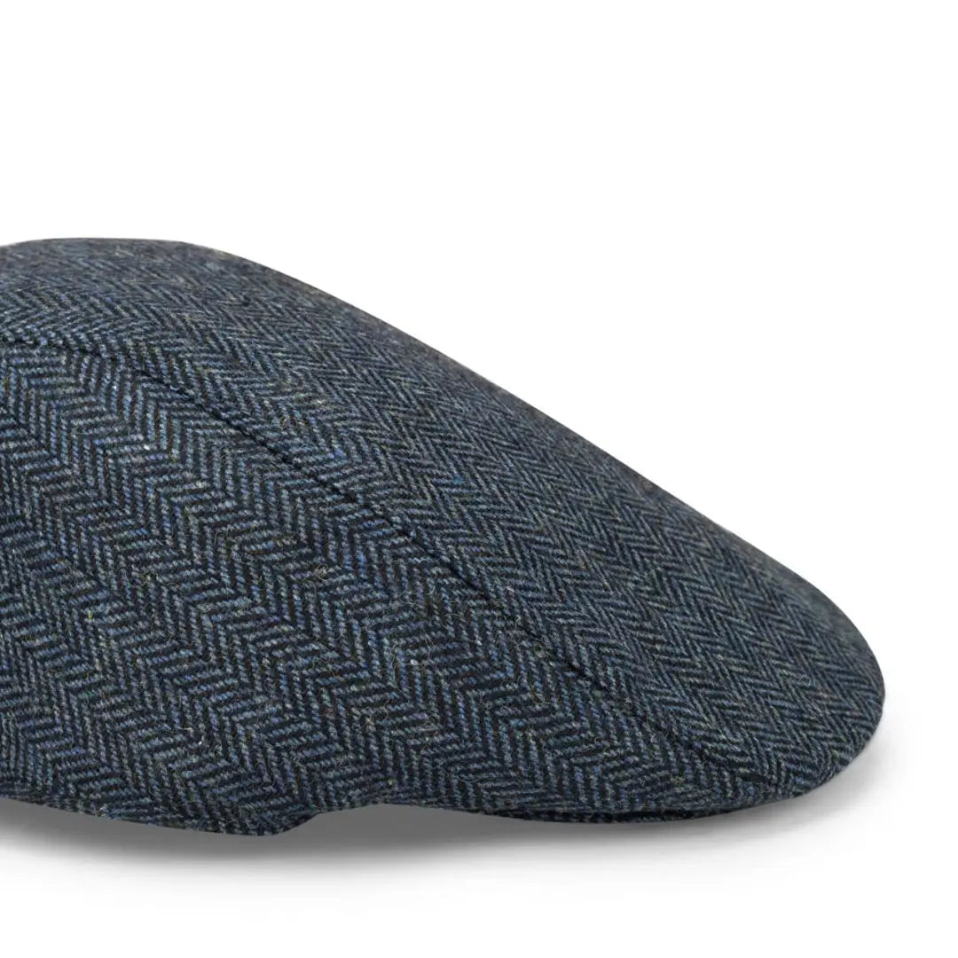 Flat cap in dark gray herringbone, perfect for a stylish waterproof tweed look