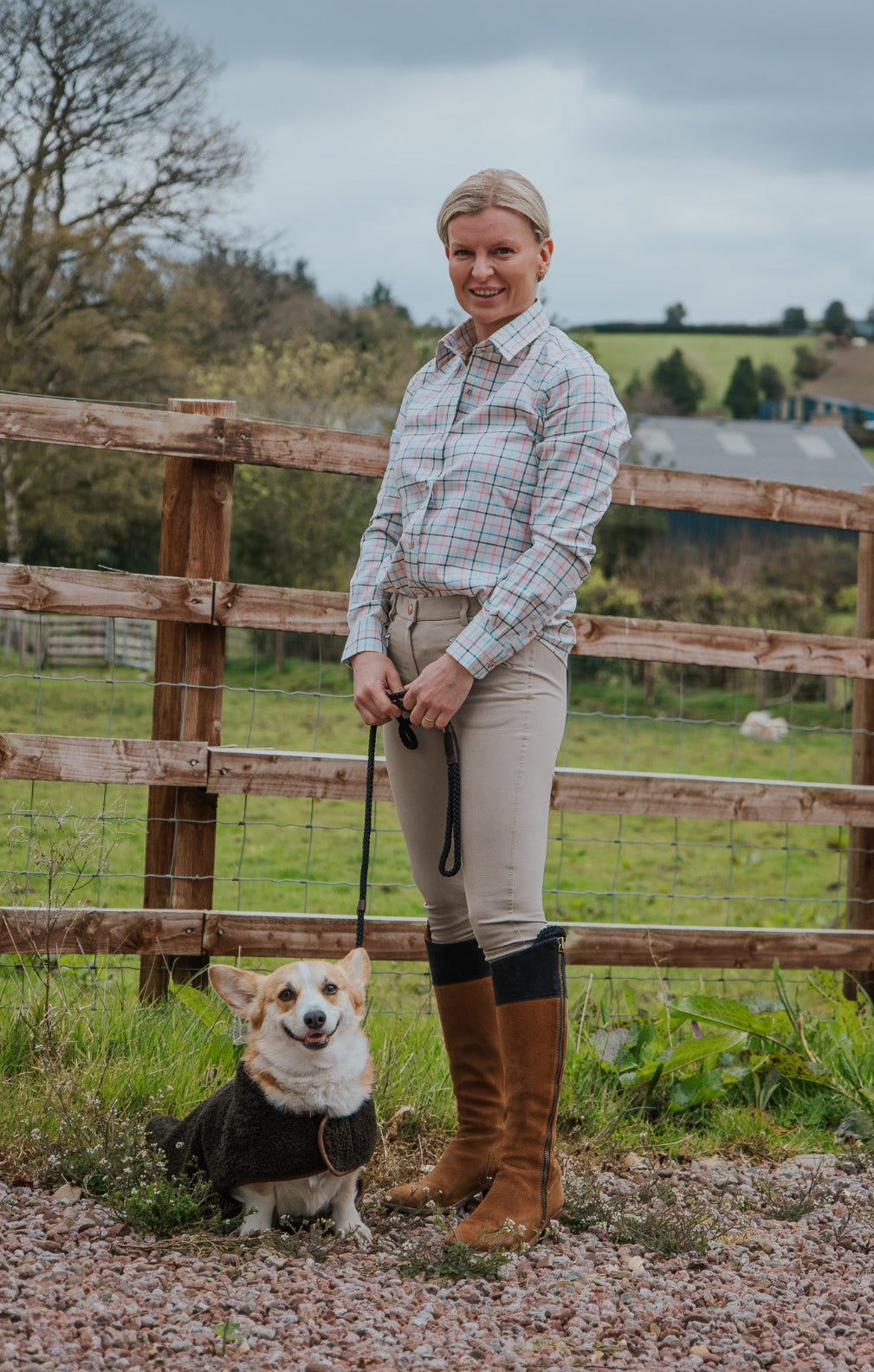 Woman with a corgi wearing a Jack Pyke Ladies Countryman Long Sleeved Shirt