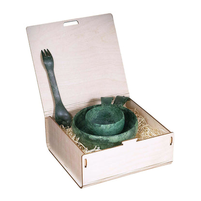 Wooden box with green bowls and a fork from the Kupilka Small Premium Gift Set