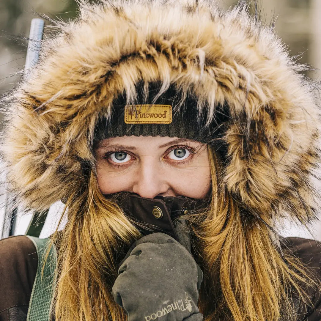 Person in Pinewood Abisko 2.0 Ladies Hunting Jacket with fur hood and face mask