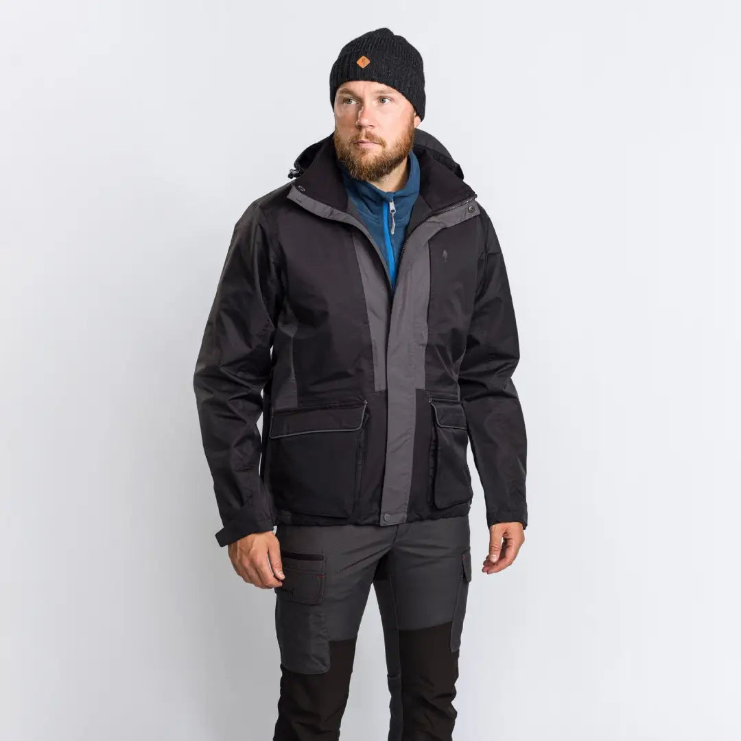 Man in a black Pinewood Dog Sports 2.0 Jacket, ready for dog sports adventures