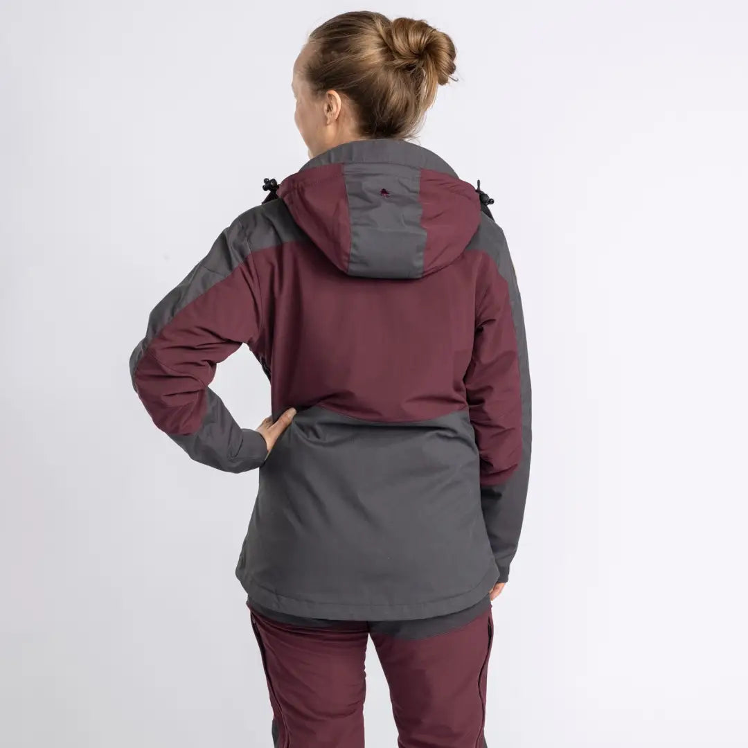 Back view of Pinewood Ladies Finnveden Hybrid Extreme Jacket in burgundy and gray, perfect for outdoors