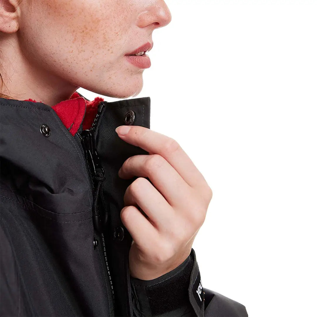 Black jacket with a red collar, ideal for changing robes, the Evo evolves style