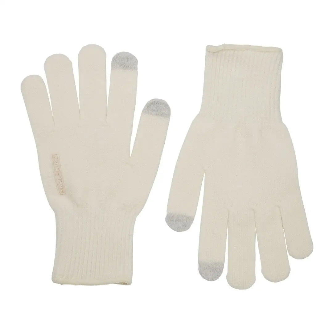 White knitted gloves from Sealskinz, perfect for country clothing and outdoor adventures