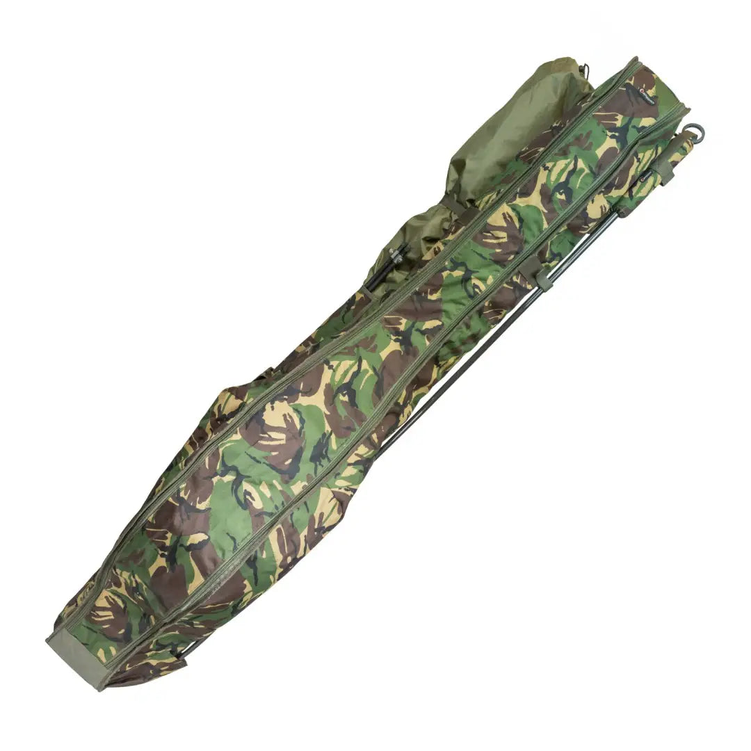 Camouflage-patterned Speero 5/6 Rod Holdall with zippered compartment for country clothing