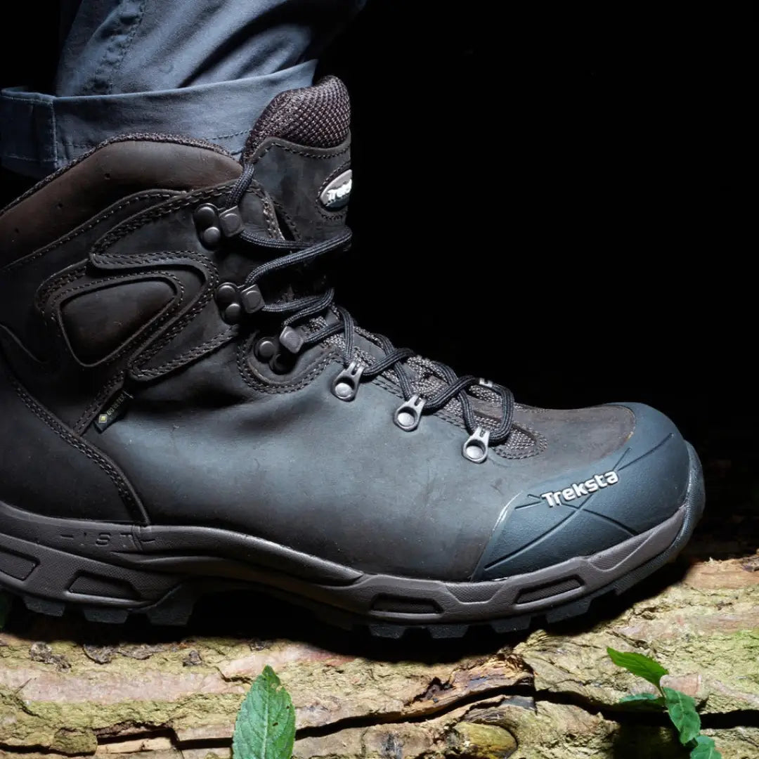 Rugged black Treksta Heathfield 6’’ GTX Hunting Boots with Gore-Tex waterproof nubuck